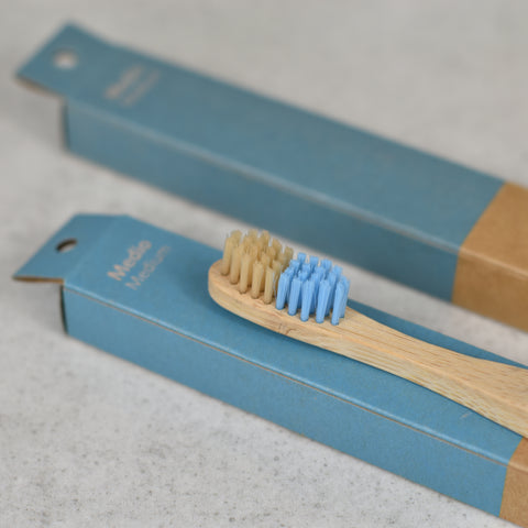 Cepillo de dientes biodegradable con cerdas medias